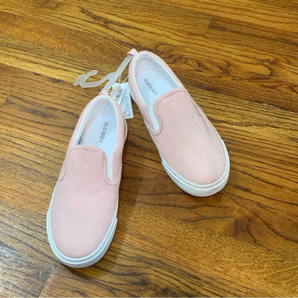 Old Navy Chambray Slip-On Sneaker Shoes NWT
Girls Size 4
Smoke Free Home